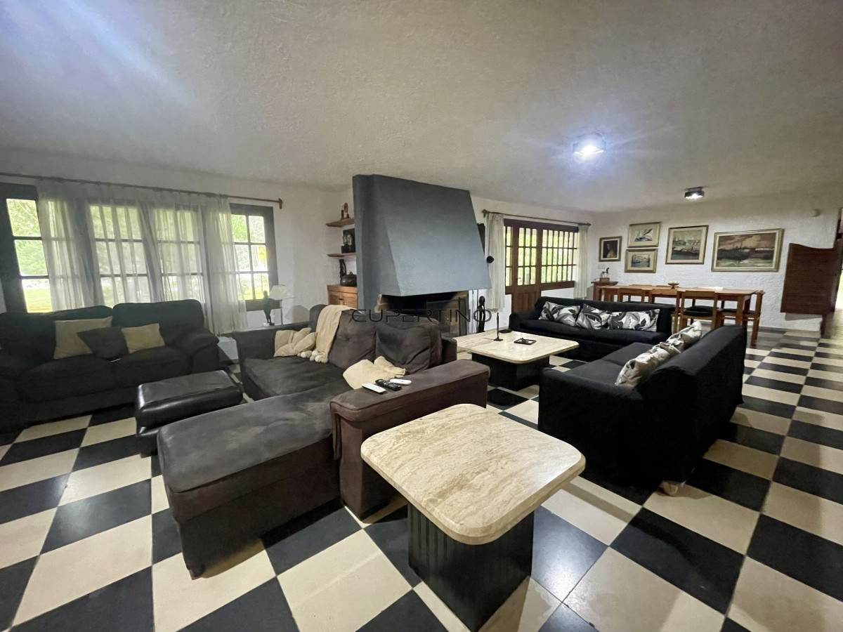 ALQUILER ANUAL O VENTA IDEAL NEGOCIO Magnifica casa en Punta Ballena,7 dormitorios, sólida construcción — foto 2