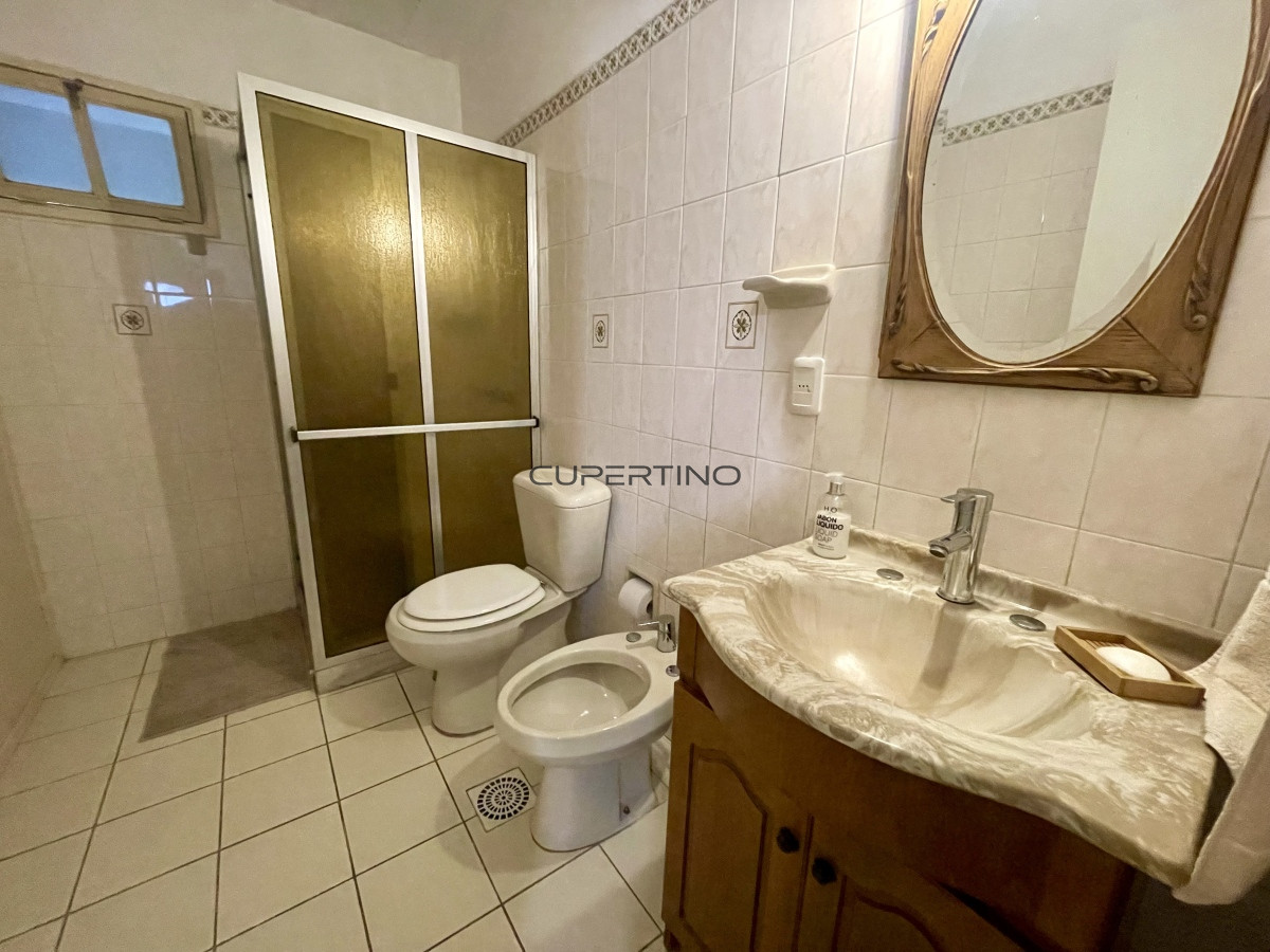 ALQUILER ANUAL O VENTA IDEAL NEGOCIO Magnifica casa en Punta Ballena,7 dormitorios, sólida construcción — foto 8