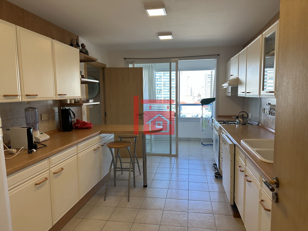 Apartamento ID.490 - SUPER APARTAMENTO EN LA BRAVA, 3 DORMITORIOS Y DEP. PARRILLERO PROPIO EN VENTA PUNTA DEL ESTE