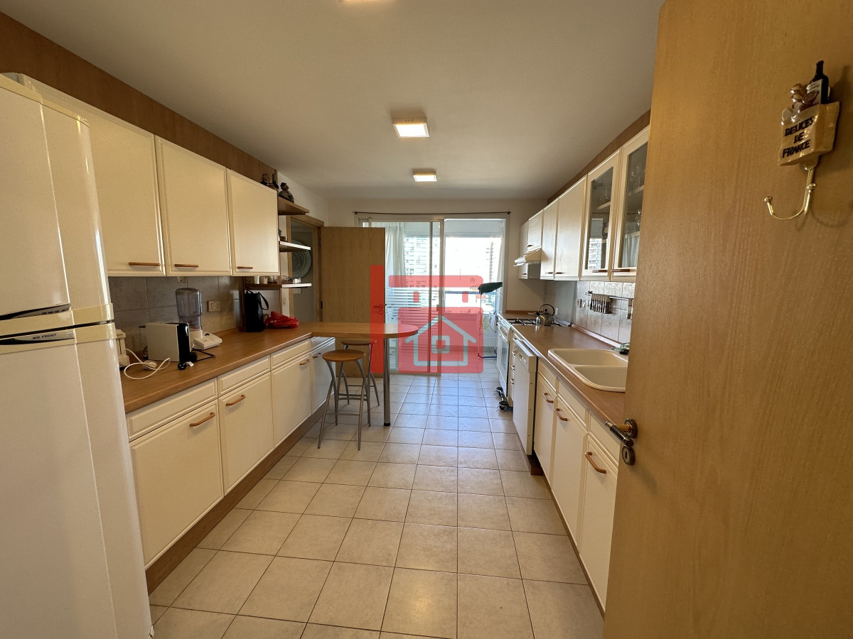 Apartamento ID.490 - SUPER APARTAMENTO EN LA BRAVA, 3 DORMITORIOS Y DEP. PARRILLERO PROPIO EN VENTA PUNTA DEL ESTE