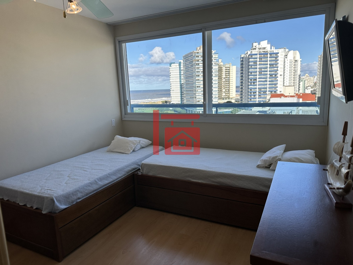 Apartamento ID.490 - SUPER APARTAMENTO EN LA BRAVA, 3 DORMITORIOS Y DEP. PARRILLERO PROPIO EN VENTA PUNTA DEL ESTE