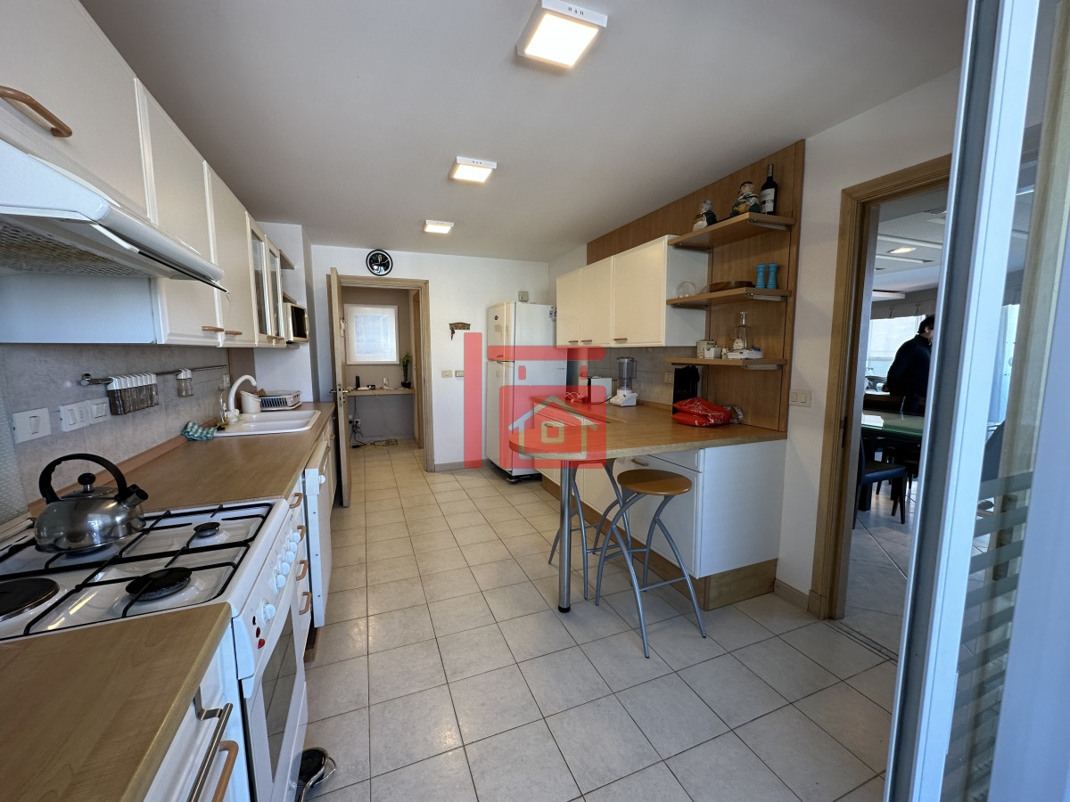 Apartamento ID.490 - SUPER APARTAMENTO EN LA BRAVA, 3 DORMITORIOS Y DEP. PARRILLERO PROPIO EN VENTA PUNTA DEL ESTE