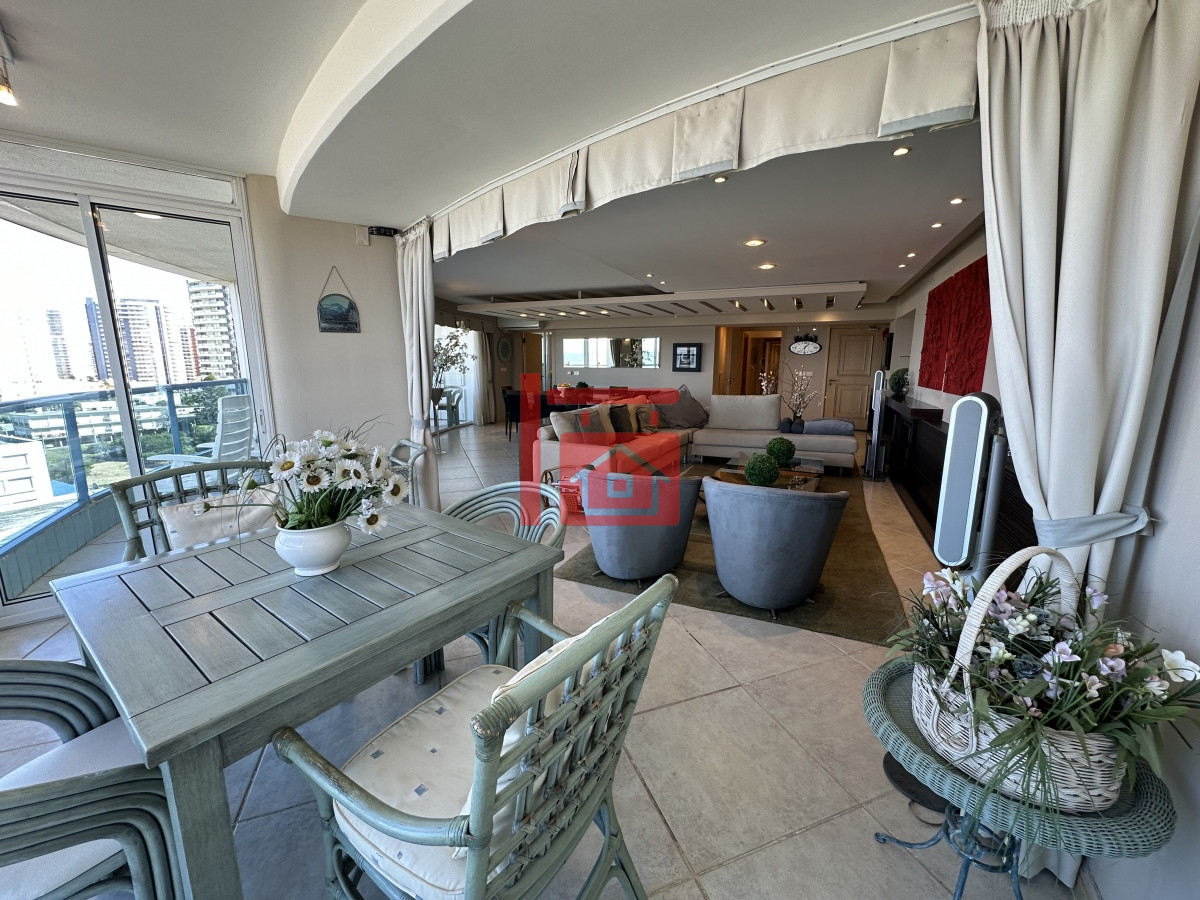 Apartamento ID.490 - SUPER APARTAMENTO EN LA BRAVA, 3 DORMITORIOS Y DEP. PARRILLERO PROPIO EN VENTA PUNTA DEL ESTE