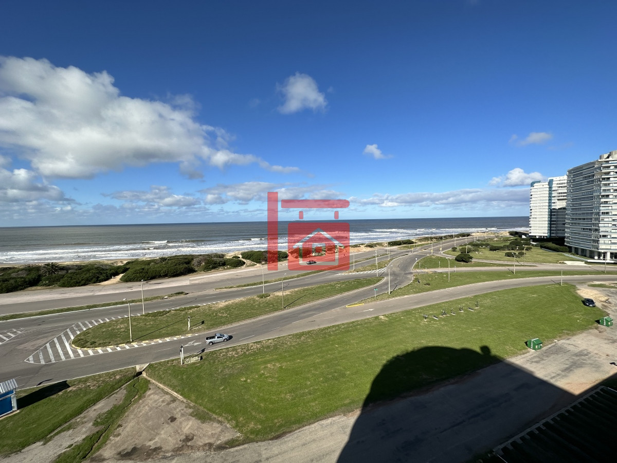 Apartamento ID.490 - SUPER APARTAMENTO EN LA BRAVA, 3 DORMITORIOS Y DEP. PARRILLERO PROPIO EN VENTA PUNTA DEL ESTE