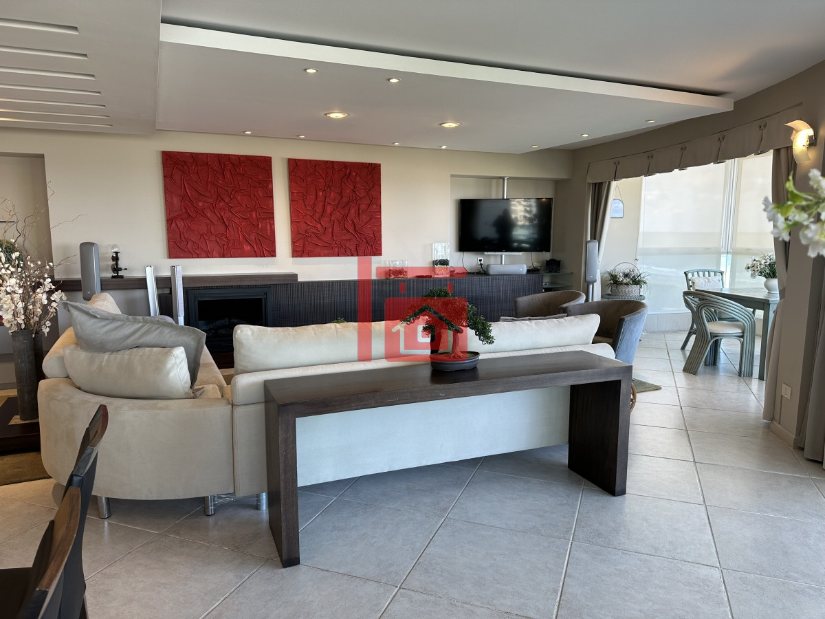 Apartamento ID.490 - SUPER APARTAMENTO EN LA BRAVA, 3 DORMITORIOS Y DEP. PARRILLERO PROPIO EN VENTA PUNTA DEL ESTE