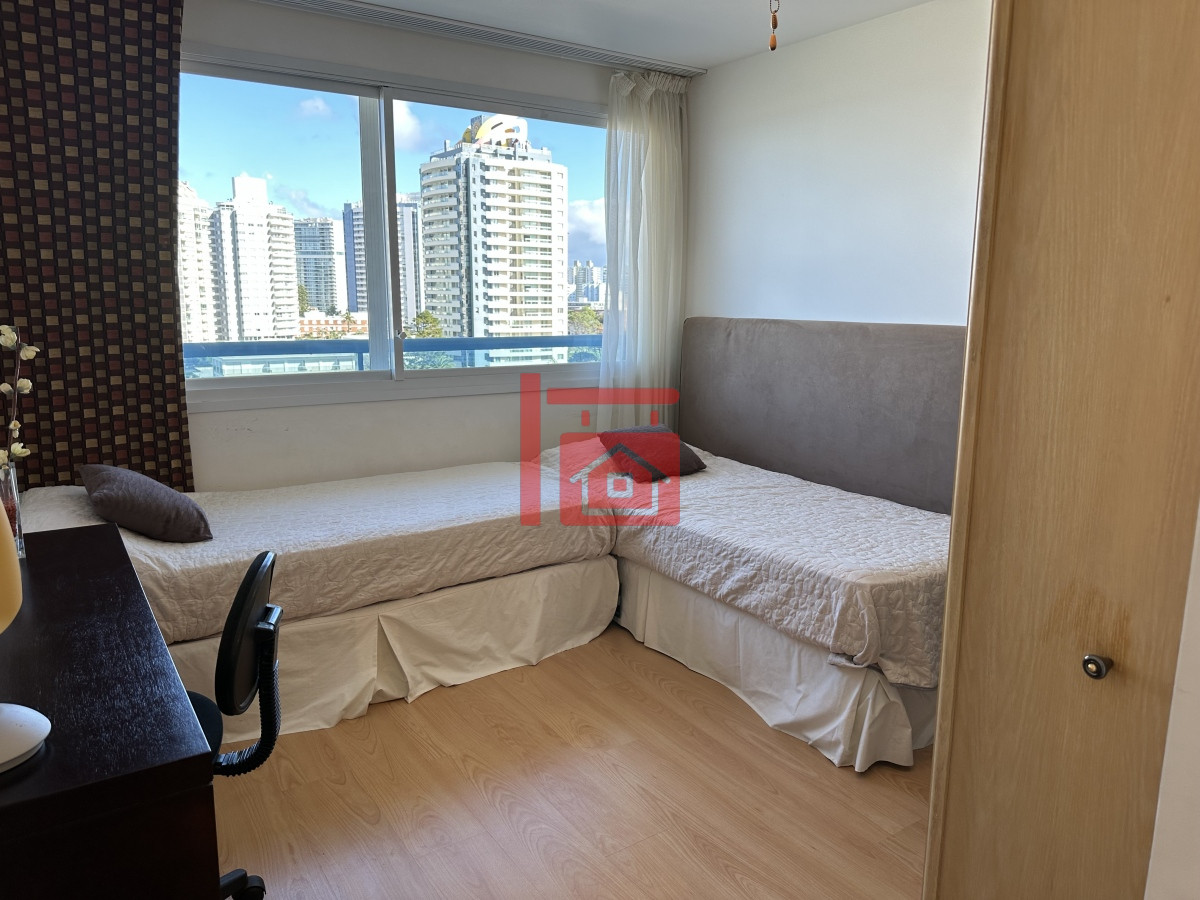 Apartamento ID.490 - SUPER APARTAMENTO EN LA BRAVA, 3 DORMITORIOS Y DEP. PARRILLERO PROPIO EN VENTA PUNTA DEL ESTE