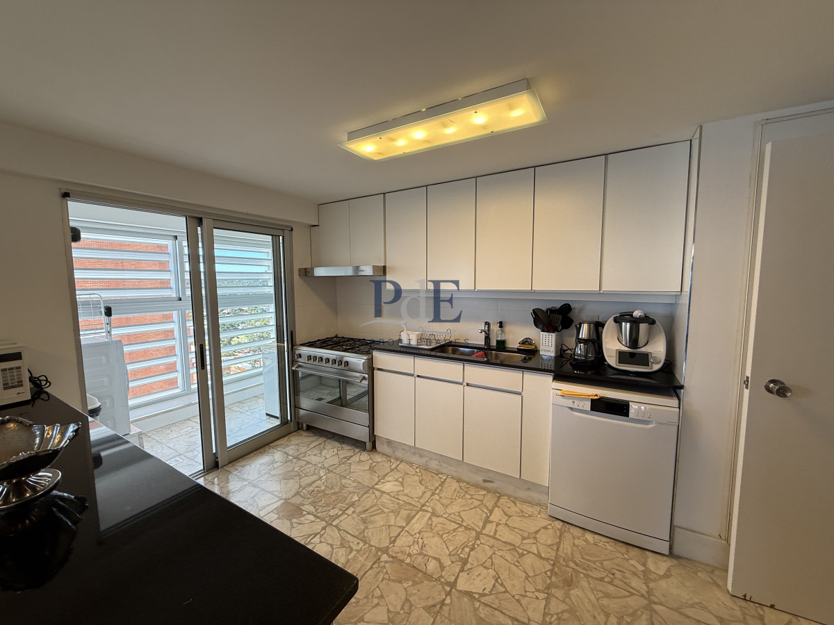 3 dormitorios + dependencia | 3 baños | Vista directa al mar. Pda 7 Playa Mansa - Imagen 31