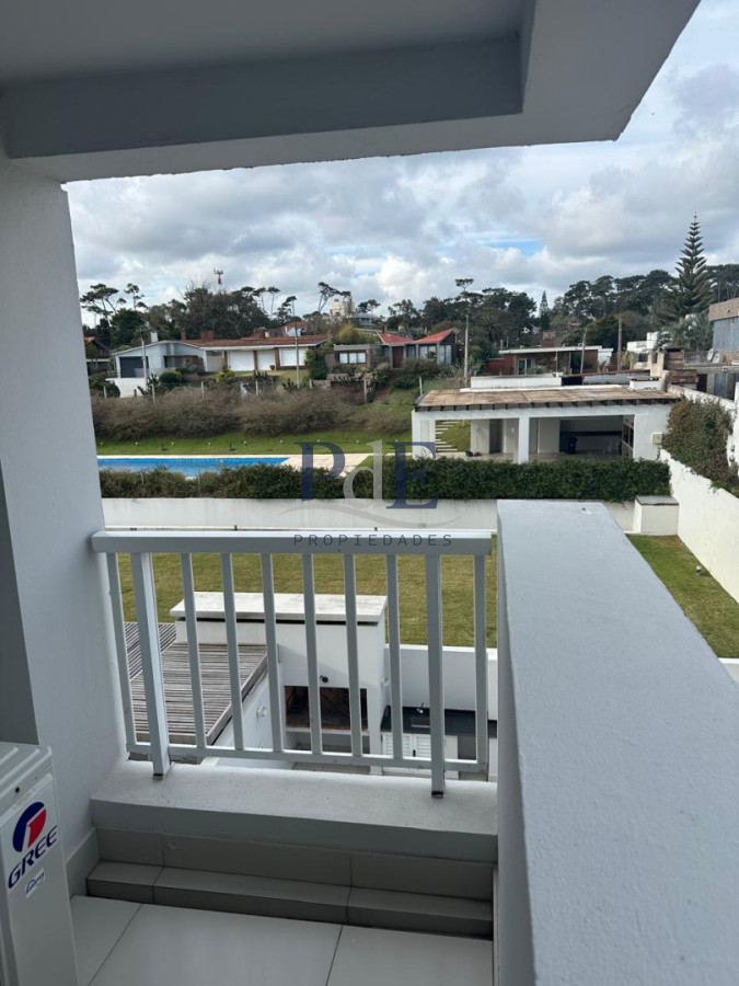 EXCELENTE APARTAMENTO A LA VENTA CON TODA LA VISTA AL MAR PLAYA MANSA 3 DORMITORIOS - Imagen 12