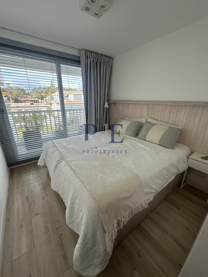 EXCELENTE APARTAMENTO A LA VENTA CON TODA LA VISTA AL MAR PLAYA MANSA 3 DORMITORIOS - Imagen 19