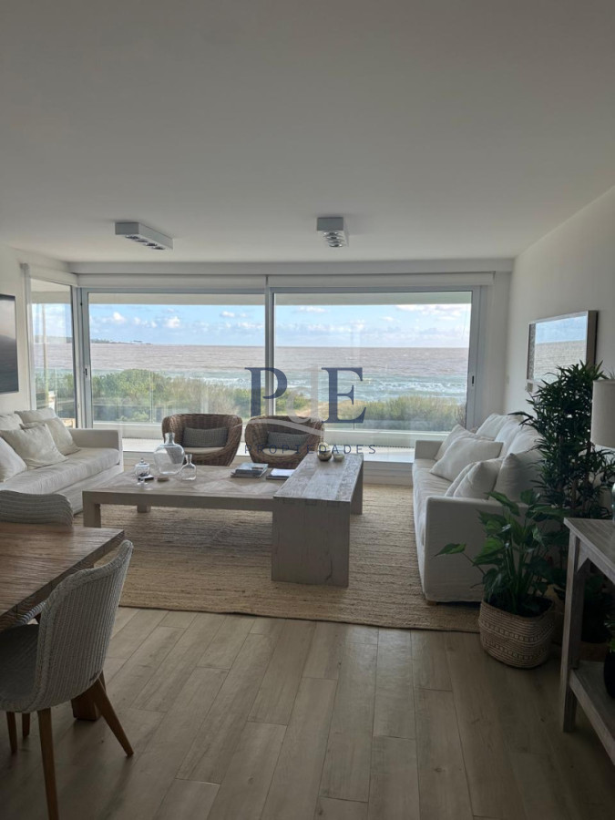 EXCELENTE APARTAMENTO A LA VENTA CON TODA LA VISTA AL MAR PLAYA MANSA 3 DORMITORIOS - Imagen 15