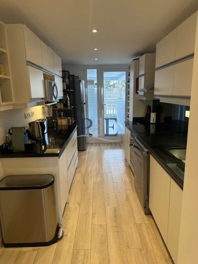 EXCELENTE APARTAMENTO A LA VENTA CON TODA LA VISTA AL MAR PLAYA MANSA 3 DORMITORIOS - Imagen 24