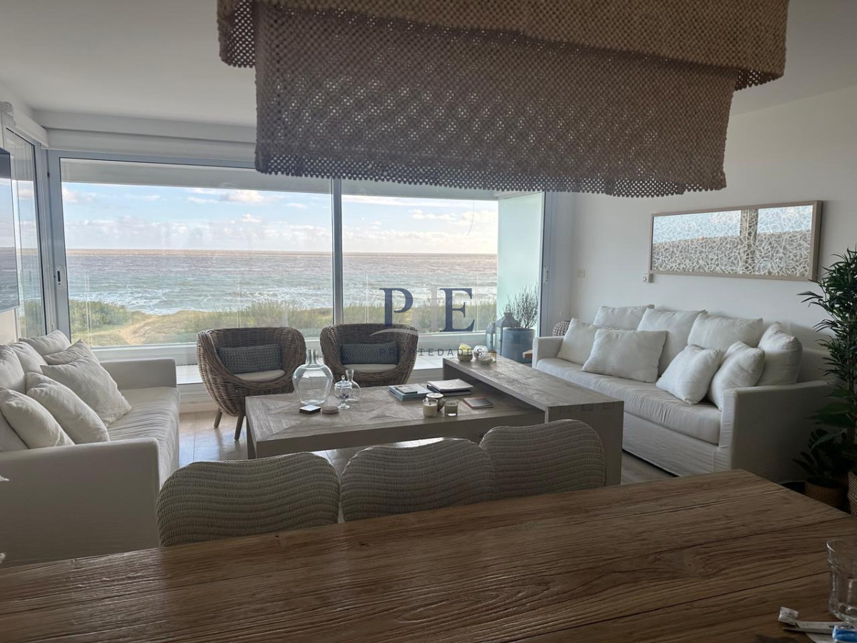 EXCELENTE APARTAMENTO A LA VENTA CON TODA LA VISTA AL MAR PLAYA MANSA 3 DORMITORIOS - Imagen 4