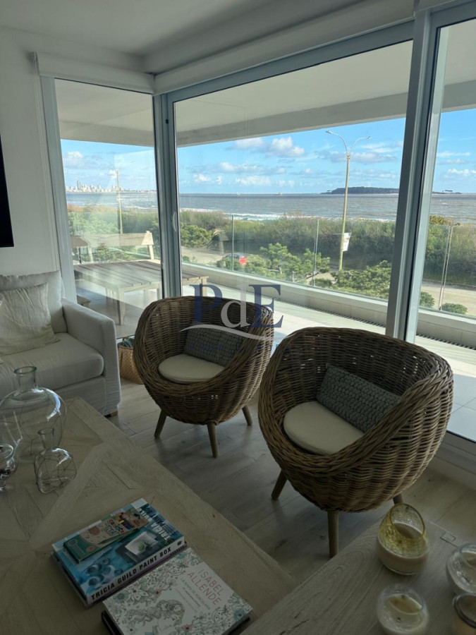 EXCELENTE APARTAMENTO A LA VENTA CON TODA LA VISTA AL MAR PLAYA MANSA 3 DORMITORIOS - Imagen 3