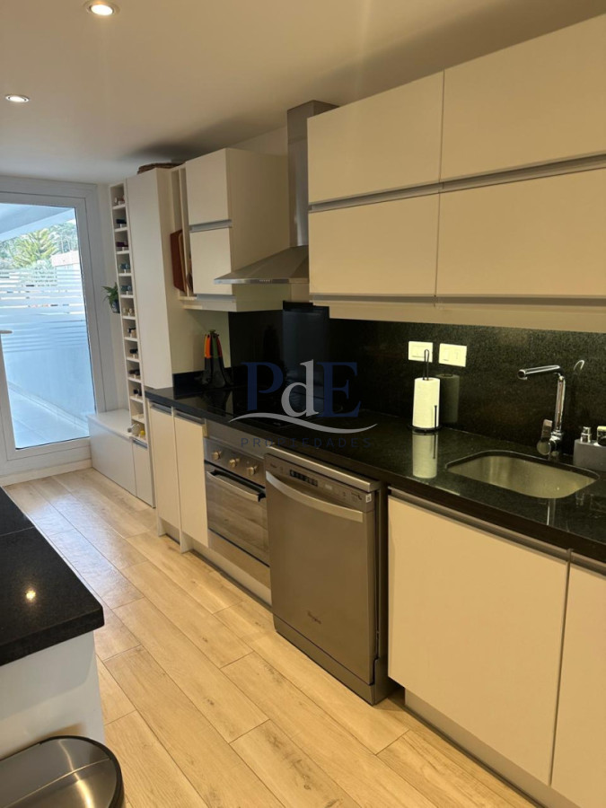 EXCELENTE APARTAMENTO A LA VENTA CON TODA LA VISTA AL MAR PLAYA MANSA 3 DORMITORIOS - Imagen 25