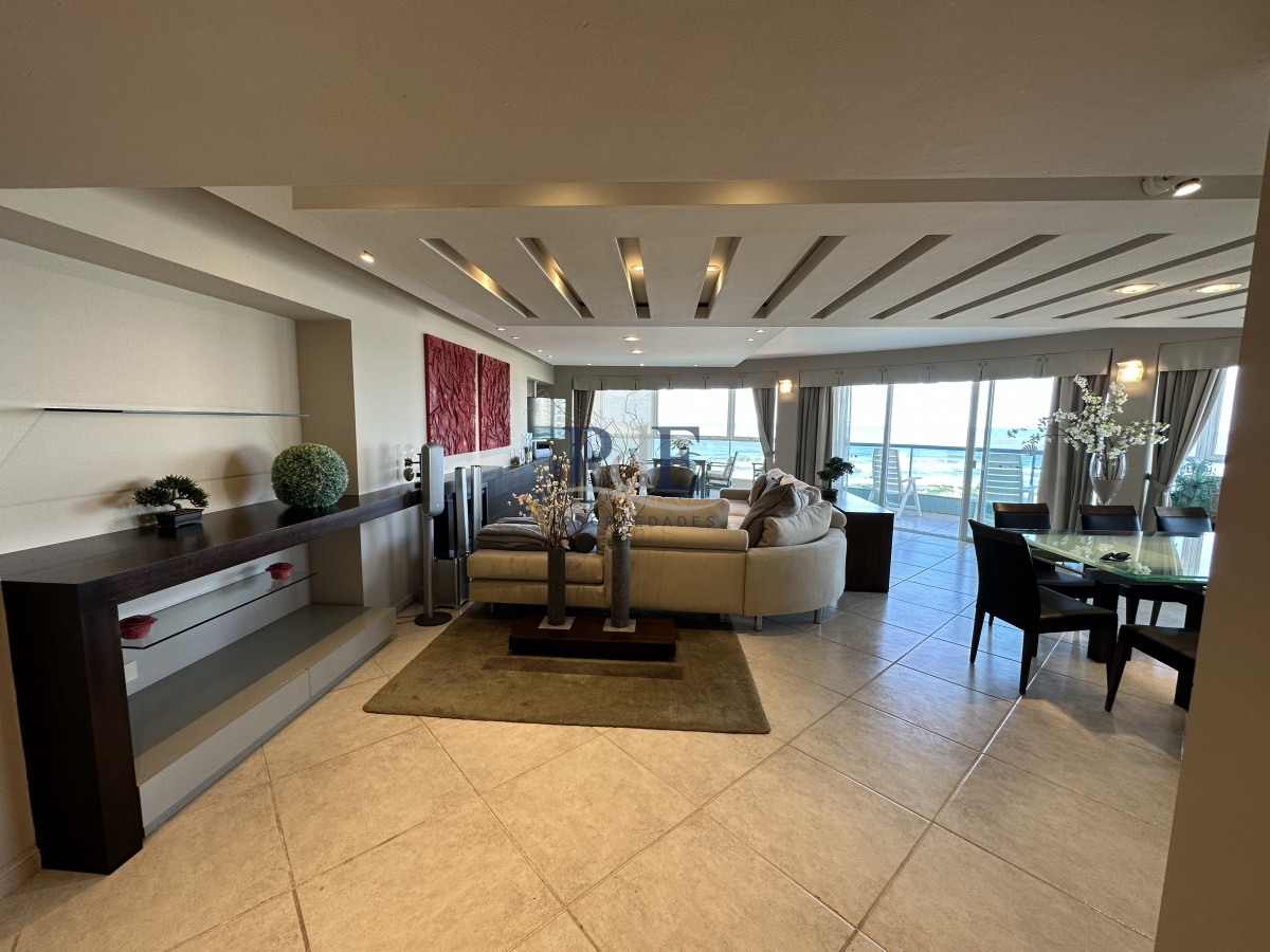 SUPER APARTAMENTO EN LA BRAVA, 3 DORMITORIOS Y DEP. PARRILLERO PROPIO EN VENTA PUNTA DEL ESTE - Imagen 2