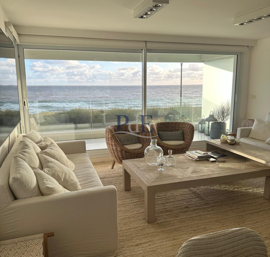 EXCELENTE APARTAMENTO A LA VENTA CON TODA LA VISTA AL MAR PLAYA MANSA 3 DORMITORIOS - Imagen 27