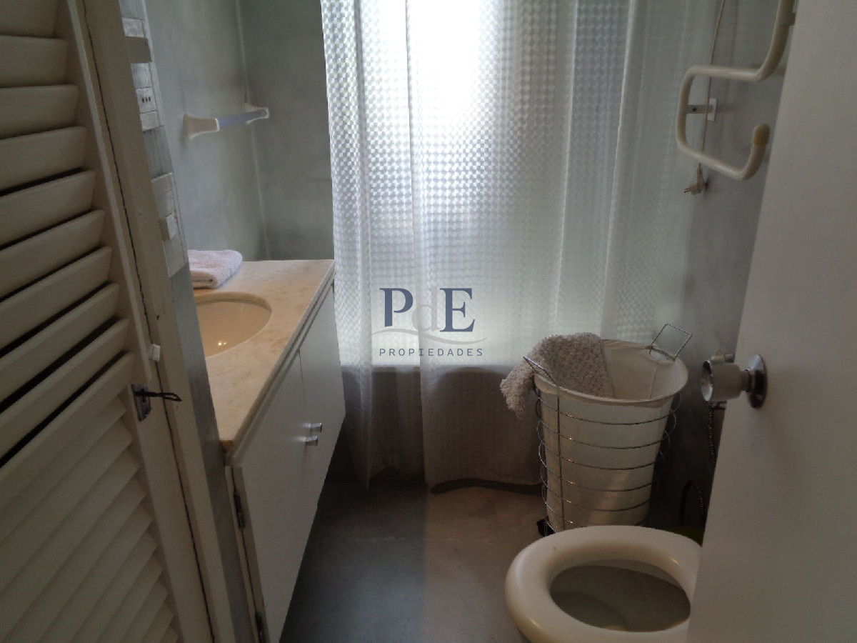 Excelente ubicación en Punta del Este, dos dormitorios, dos baños - Imagen 8