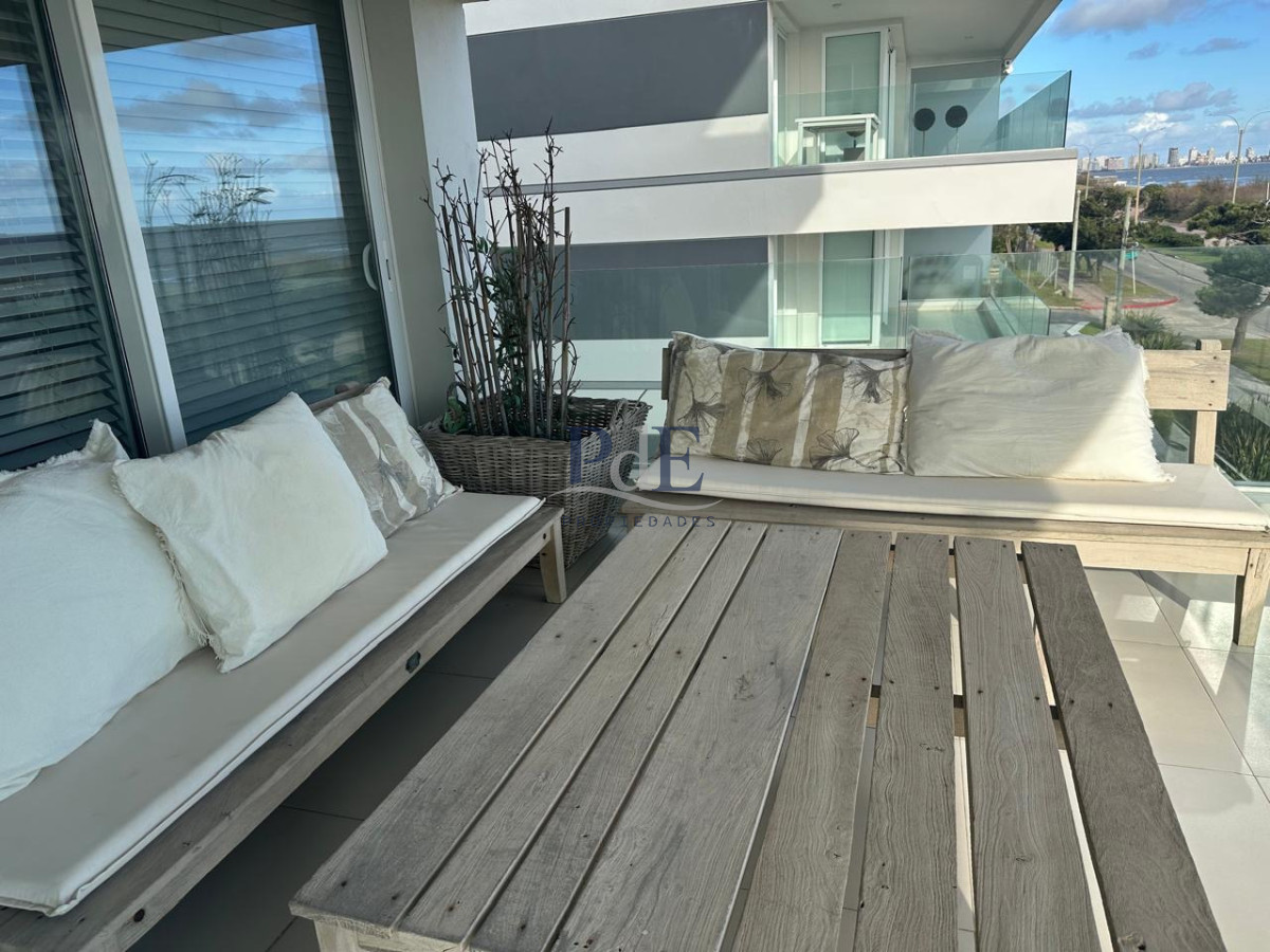 EXCELENTE APARTAMENTO A LA VENTA CON TODA LA VISTA AL MAR PLAYA MANSA 3 DORMITORIOS - Imagen 9