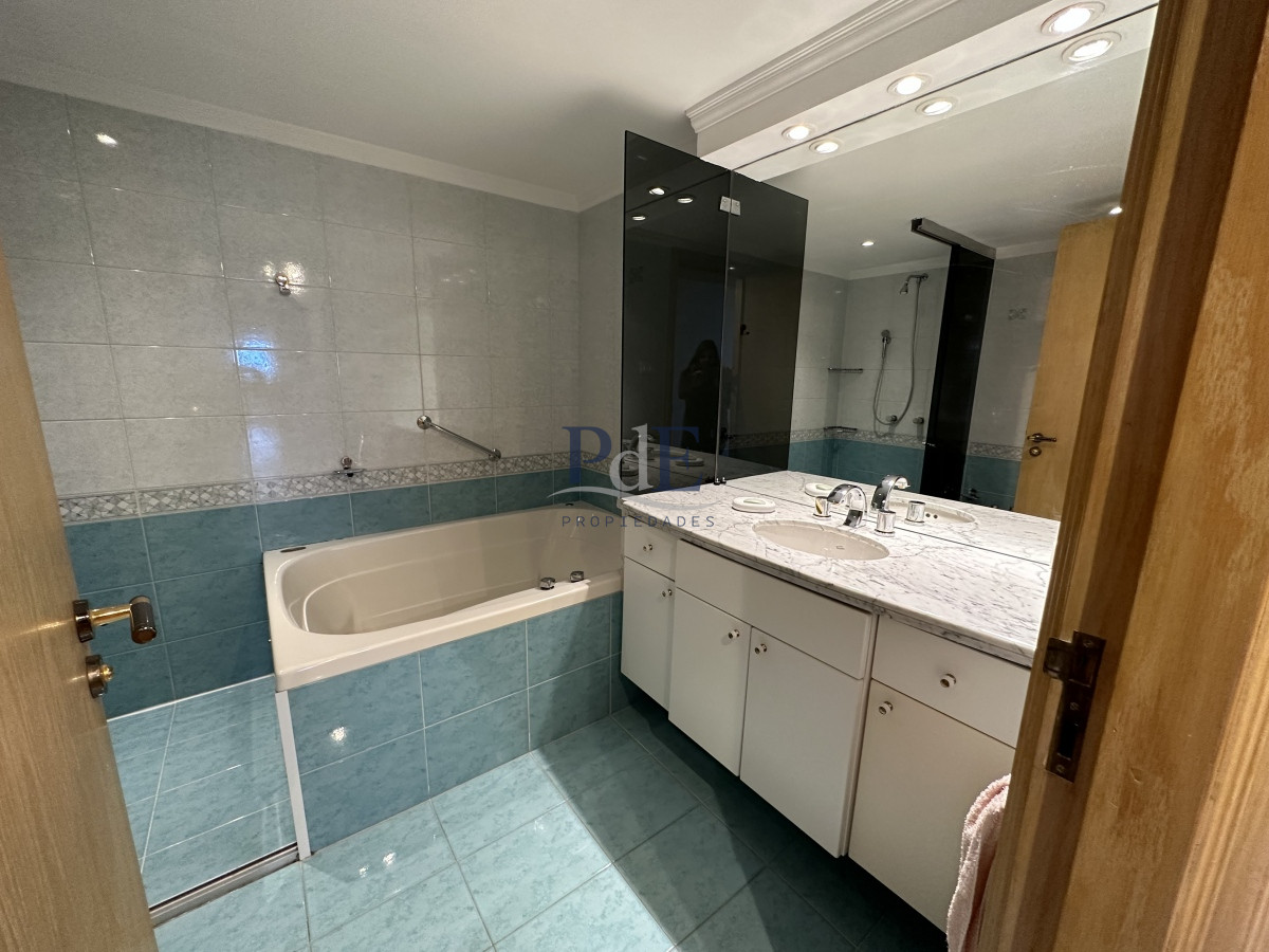 SUPER APARTAMENTO EN LA BRAVA, 3 DORMITORIOS Y DEP. PARRILLERO PROPIO EN VENTA PUNTA DEL ESTE - Imagen 18