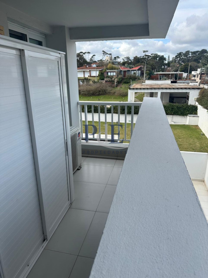 EXCELENTE APARTAMENTO A LA VENTA CON TODA LA VISTA AL MAR PLAYA MANSA 3 DORMITORIOS - Imagen 11