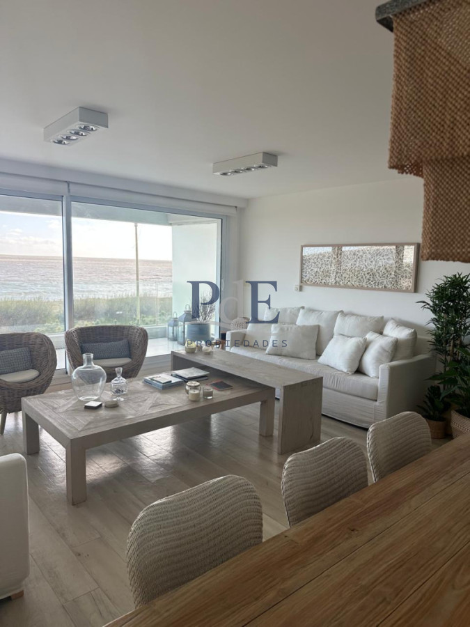 EXCELENTE APARTAMENTO A LA VENTA CON TODA LA VISTA AL MAR PLAYA MANSA 3 DORMITORIOS - Imagen 6