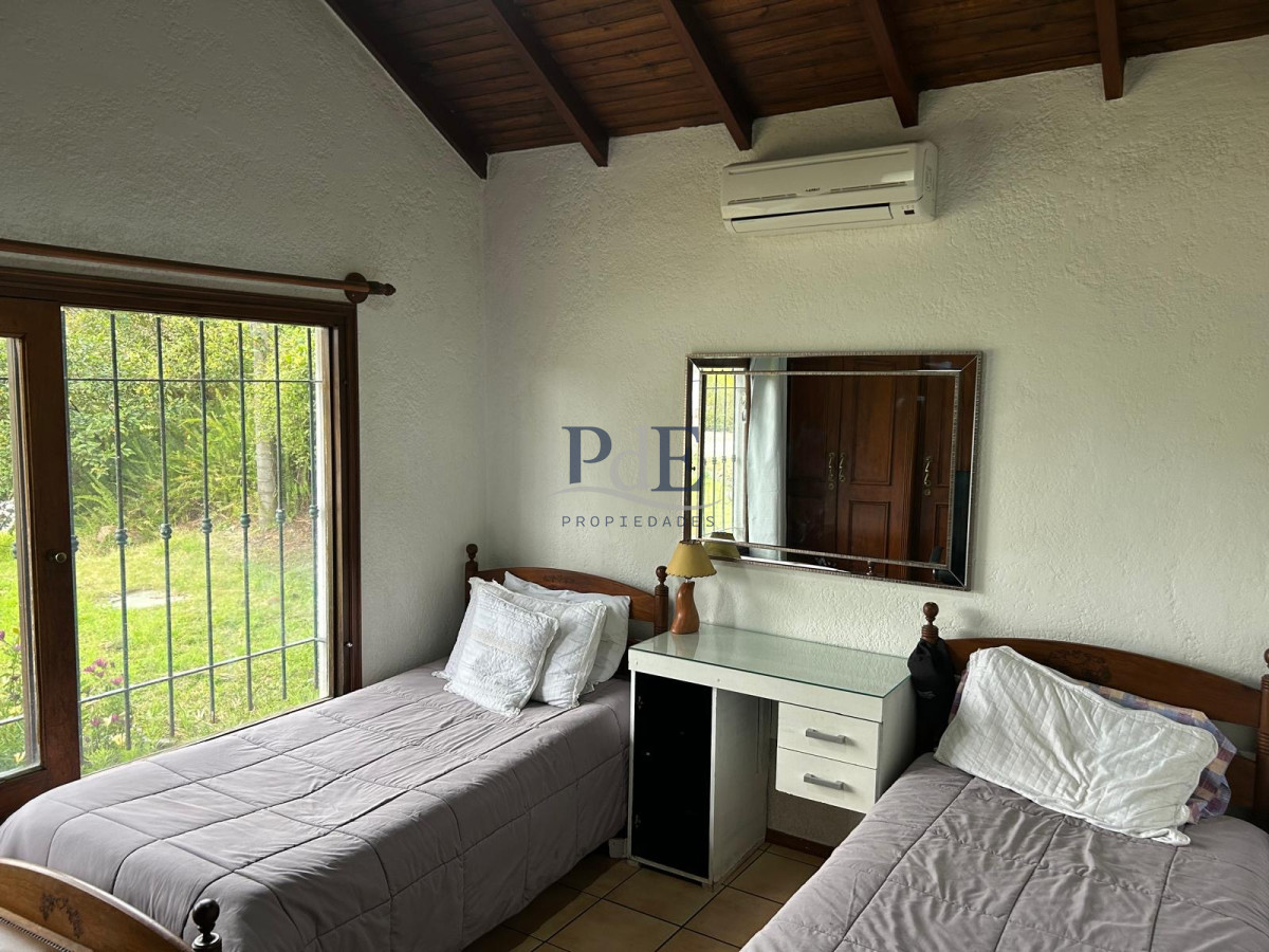 Chalet de 3 dormitorios. con piscina y casa de huéspedes. Pinares. - Imagen 9