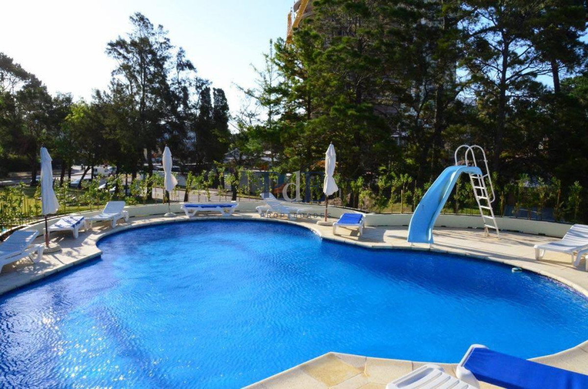 Excelente ubicación en Punta del Este, dos dormitorios, dos baños - Imagen 18