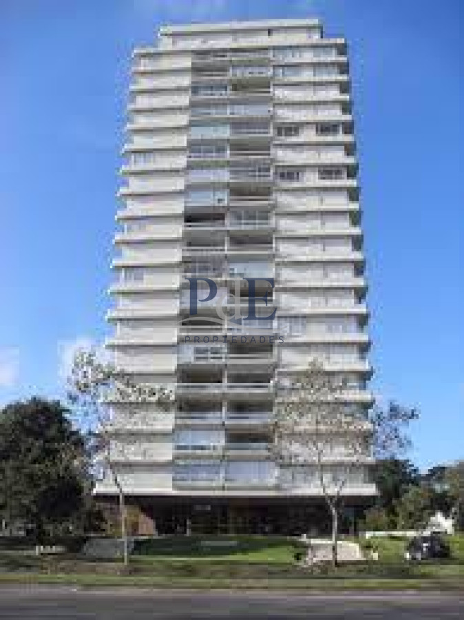 Excelente ubicación en Punta del Este, dos dormitorios, dos baños - Imagen 20