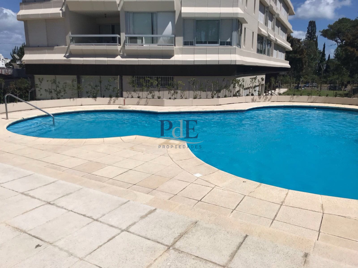 Excelente ubicación en Punta del Este, dos dormitorios, dos baños - Imagen 22