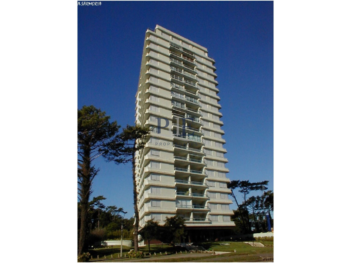 Excelente ubicación en Punta del Este, dos dormitorios, dos baños - Imagen 13