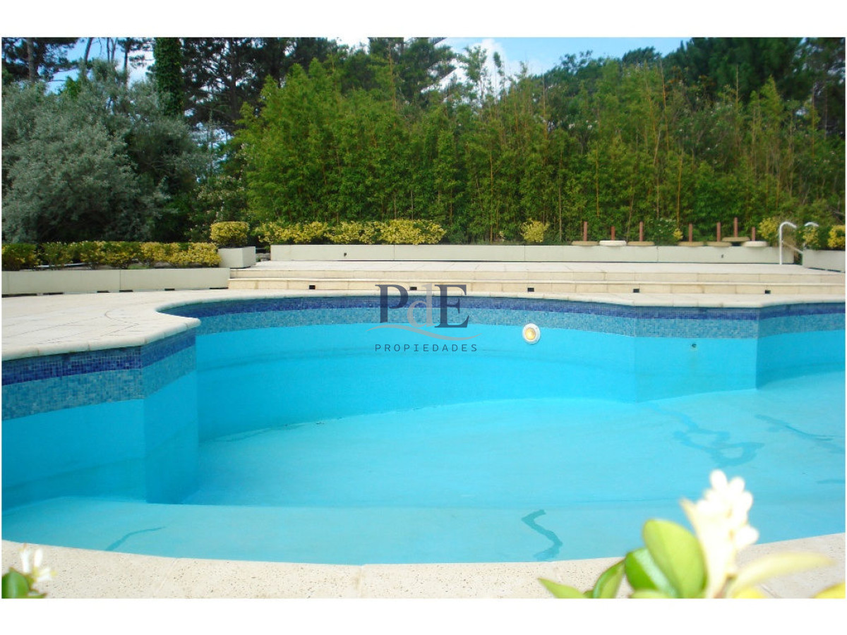 Excelente ubicación en Punta del Este, dos dormitorios, dos baños - Imagen 17