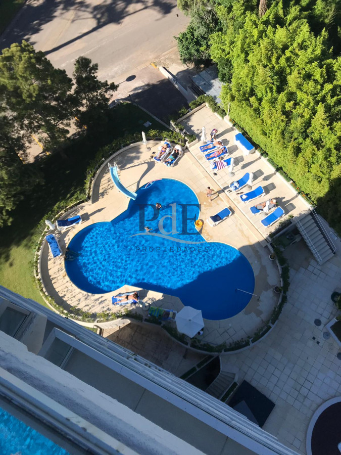 Excelente ubicación en Punta del Este, dos dormitorios, dos baños - Imagen 23