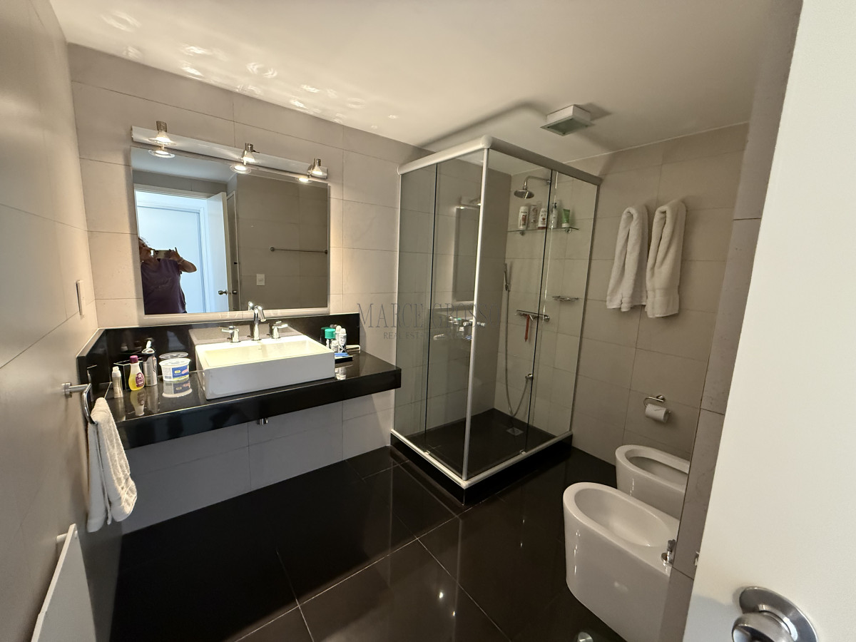 Apartamento ID.40 - RECIEN INGRESADO, 3 DORMITORIOS Y DEP. VENTA PRIMERA LINEA PLAYA MANSA