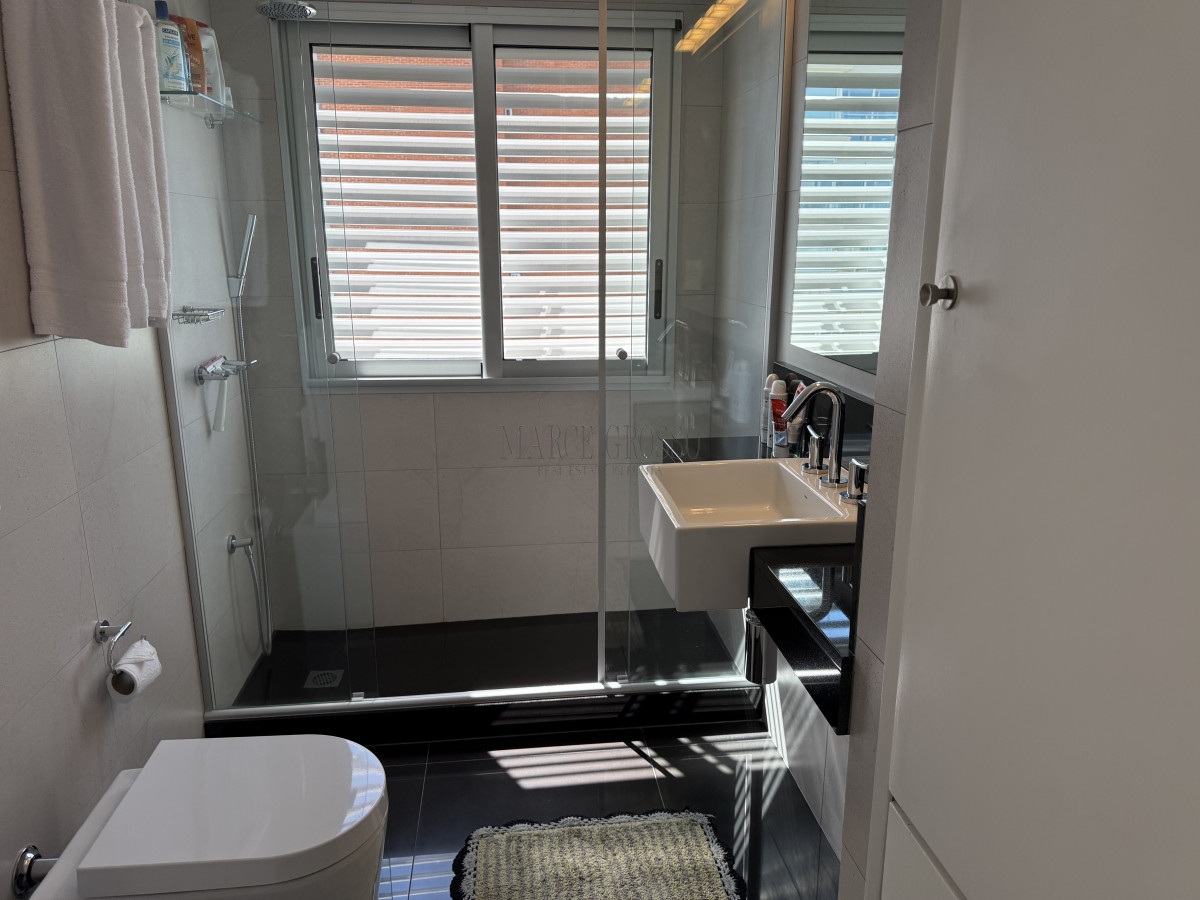 Apartamento ID.40 - RECIEN INGRESADO, 3 DORMITORIOS Y DEP. VENTA PRIMERA LINEA PLAYA MANSA