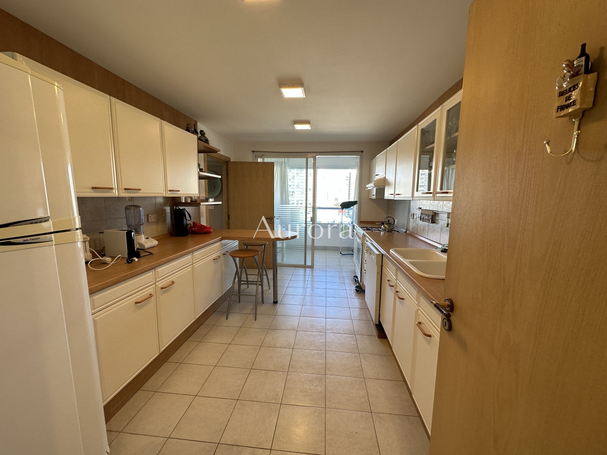 Apartamento ID.46 - SUPER APARTAMENTO EN LA BRAVA, 3 DORMITORIOS Y DEP. PARRILLERO PROPIO EN VENTA PUNTA DEL ESTE