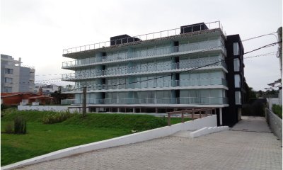 VENTA DE APARTAMENTO DE 3 DORMITORIOS EN MANSA PUNTA DEL ESTE