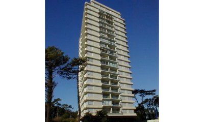 VENTA APARTAMENTO 2 DORMITORIOS Y DEP. EDIFICIO DORMAR PUNTA DEL ESTE