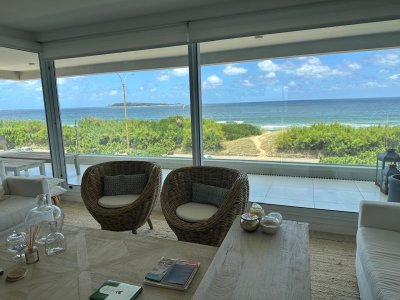 EXCELENTE APARTAMENTO A LA VENTA CON TODA LA VISTA AL MAR PLAYA MANSA 3 DORMITORIOS