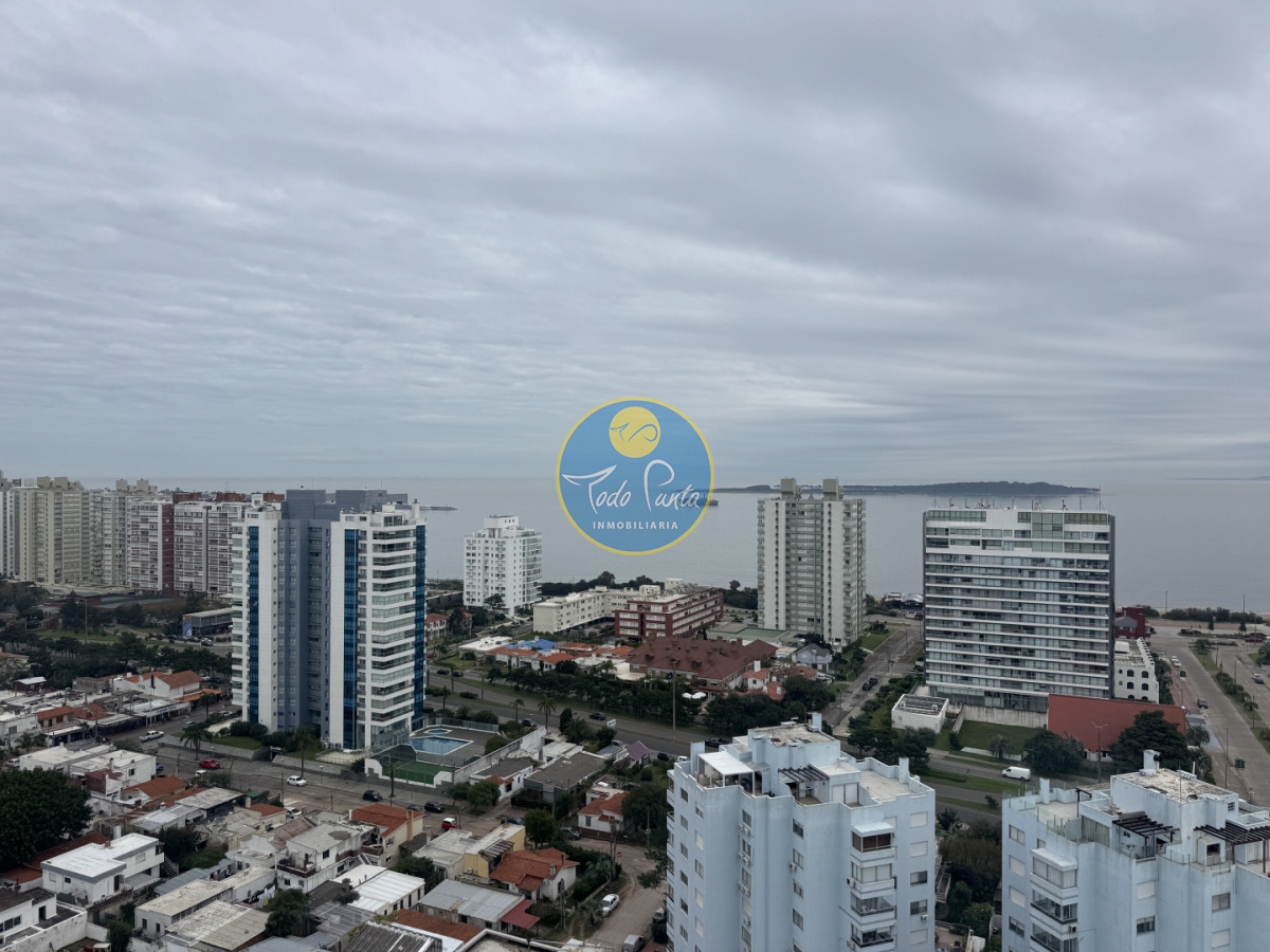 HERMOSO APARTAMENTO A LA VENTA A PASITOS DE TODO 3 DORMITORIOS EN PUNTA DEL ESTE - TDP9781A