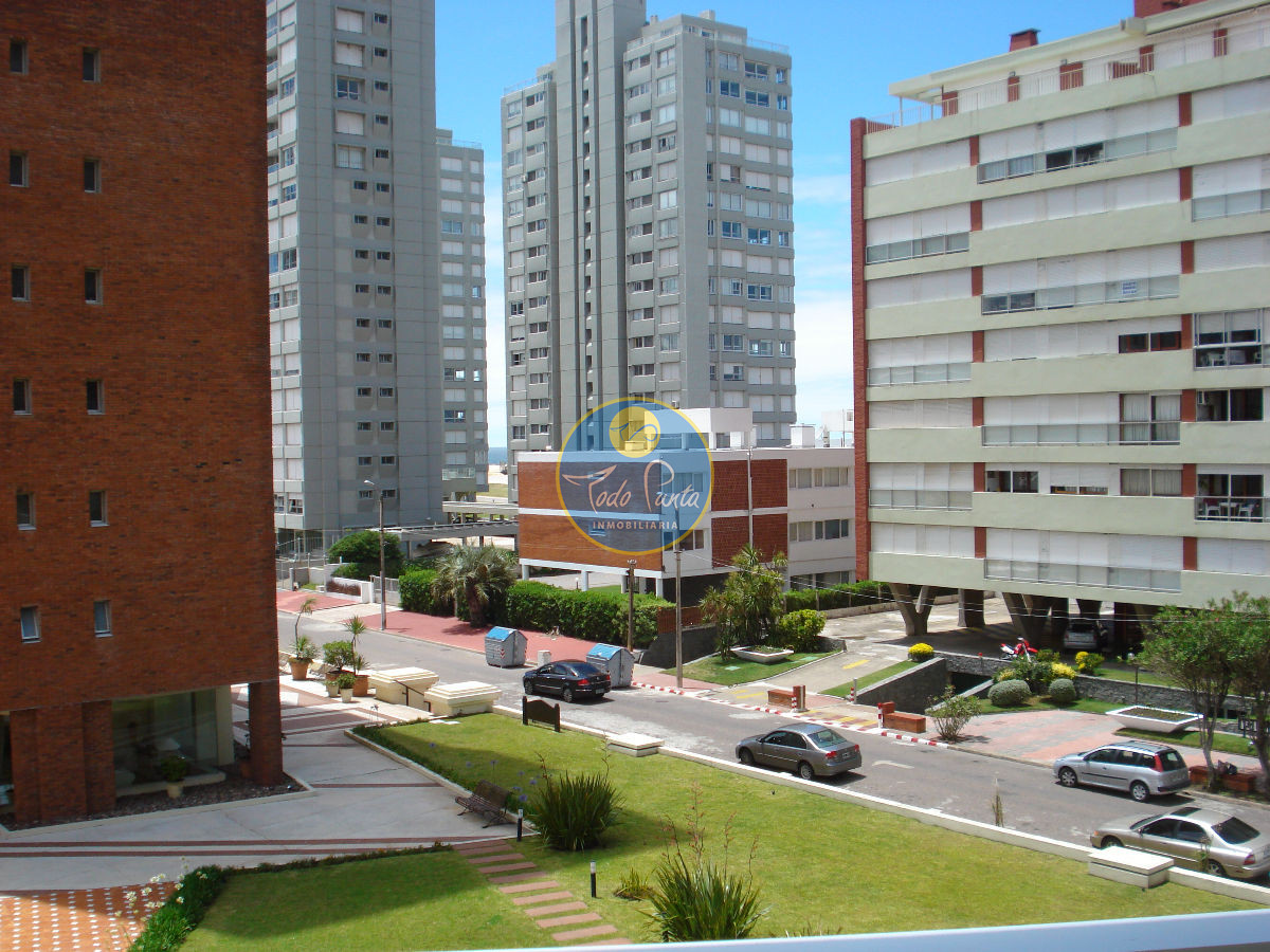 ALQUILER TEMPORADA 1 DORMITORIO Y MEDIO A 150 METROS DE LA PLAYA  - TDP1995A