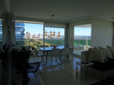 Apartamento en Mansa, 3 dormitorios, alquiler anual, PUNTA DEL ESTE