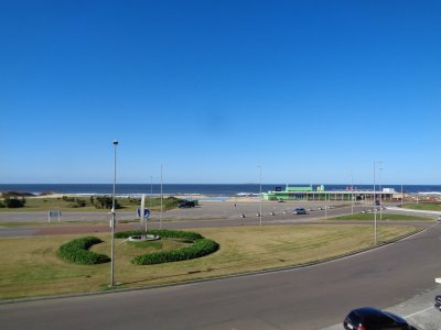 Espectacular planta en Imperiale Luxury, 4 dormitorios en suite, dos terrazas, living comedor amplio, baño social, cocina, lavadero, garage.

Servicios 5 estrellas en uno de los mejores edificios de Punta del Este