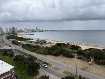 AMPLIO APARTAMENTO EN ALQUILER ENERO 3 DORMITORIOS Y DEPENDENCIA SERVICIOS
