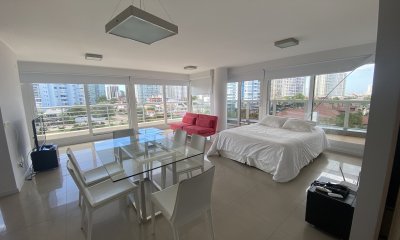 VENTA DE APARTAMENTO DE 1 AMBIENTE DE 94 MTS2 PUNTA DEL ESTE PLAYA MANSA