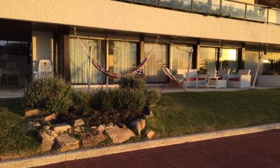 VENTA APARTAMENTO PRIMERA LINEA 3 DORMITORIOS FRENTE AL MAR EN PENINSULA PUNTA DEL ESTE