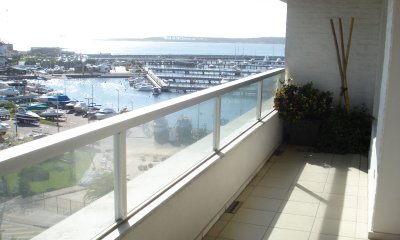 APARTAMENTO EN Punta del Este, vista al puerto