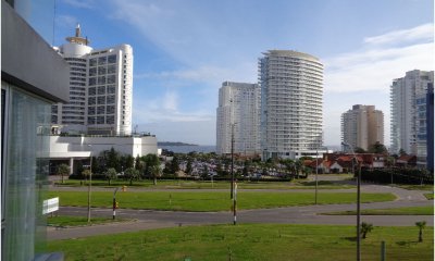 VENTA EN PUNTA DEL ESTE, PLAYA MANSA 3 DORMITORIOS