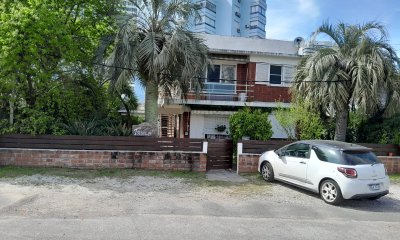 VENTA A PASITOS DE LA PENINSULA Y A UNA CUADRA DEL MAR 2 DORMITORIOS, PUNTA DEL ESTE