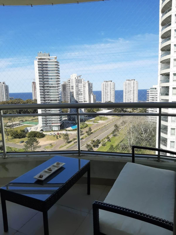 Venta de apartamento en edificio con todos los servicios