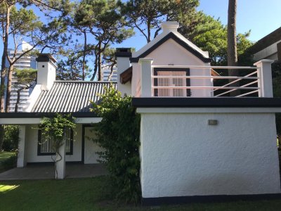 casa en brava, 3 dormitorios con piscina en punta del este alquiler y venta - tdp4453c